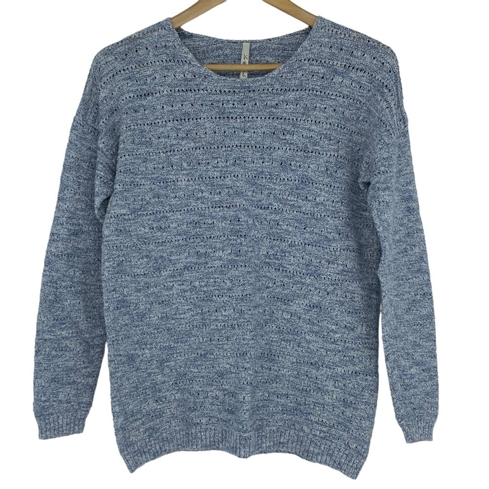 Leo & Nicole lightweight blue & white pointelle long sleeve sweater wms sz med